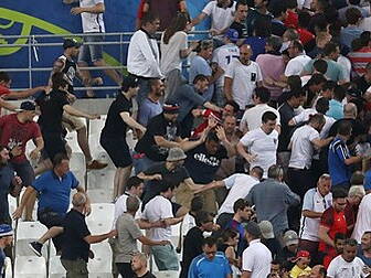 UEFA threatens England and Rus...